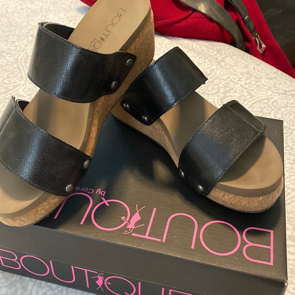 Boutique by Corkys Sandals size 8